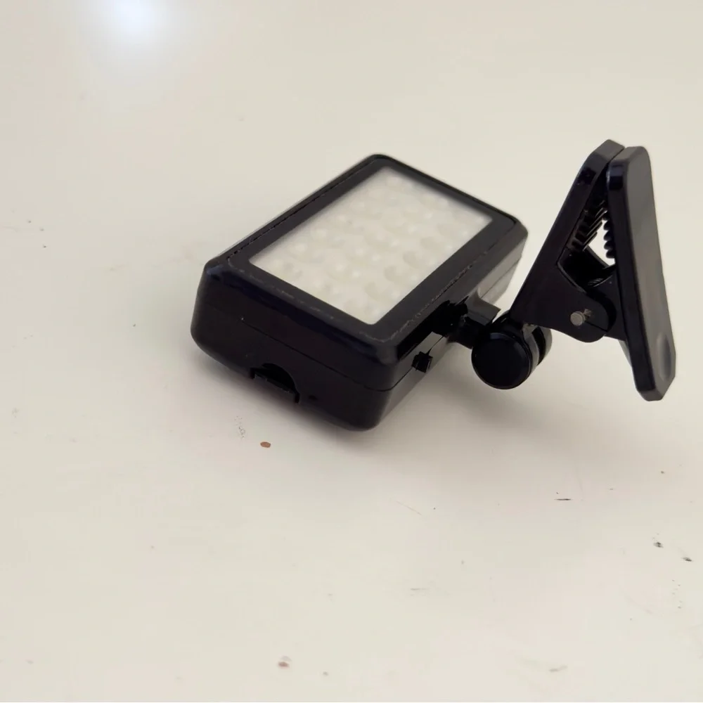 VIVITAR Clip-on LED Light for Phone Photos, Camping, Whatever! 21 BRIGHT LIGHTS!